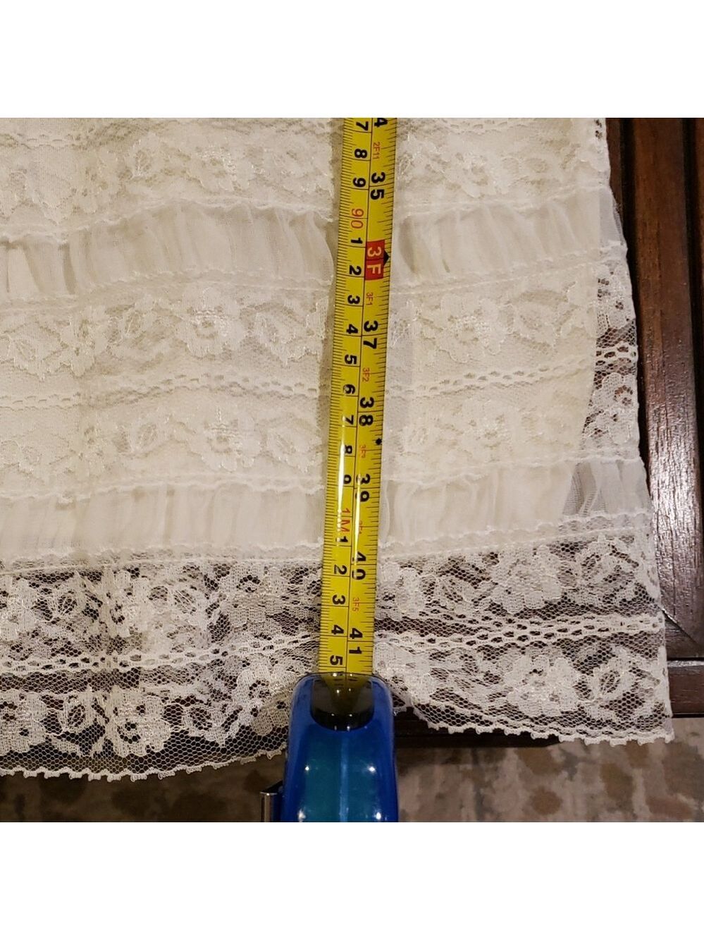 Elegant Vintage Cream/White Lace Slip - Picture 12 of 13